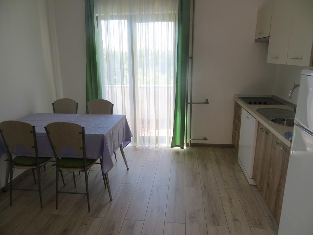 Apartments Sandra Porec Exterior photo